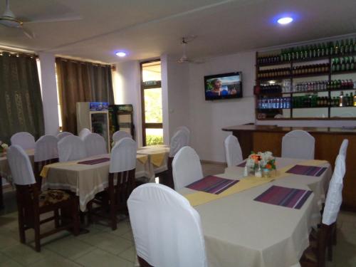 Gallery image of Queensland Hotel in Takoradi