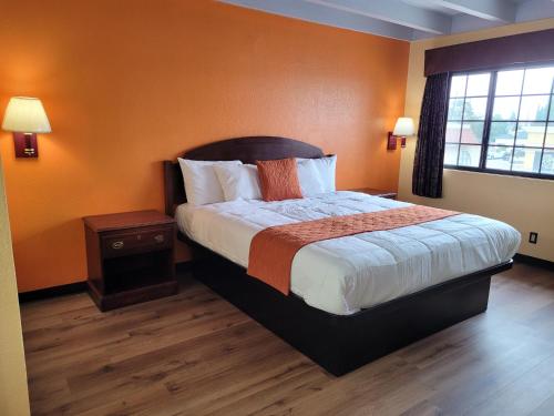 a bedroom with a large bed and a window at Espana Motel in Norwalk