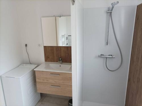 Ένα μπάνιο στο La Maisonnette aux volets bleus