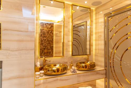 a bathroom with two sinks and a mirror at Alexandras Palace in Bradford
