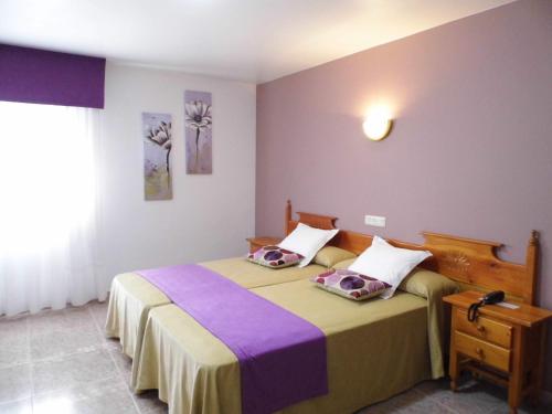 Un pat sau paturi într-o cameră la Hotel Arboleda