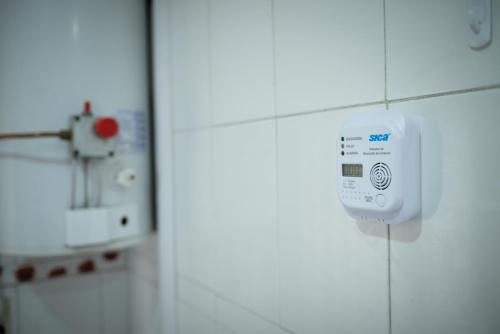 a soap dispenser on the wall of a hospital room at Maipu Luxury Apartment in Maipú