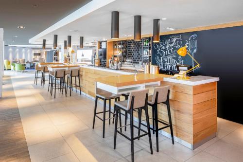 Lounge nebo bar v ubytování Holiday Inn Amsterdam - Arena Towers by IHG