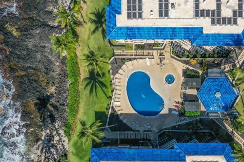 Gallery image of Step Into the Ocean from your Lanai @ Kona Reef D-8 in Kailua-Kona