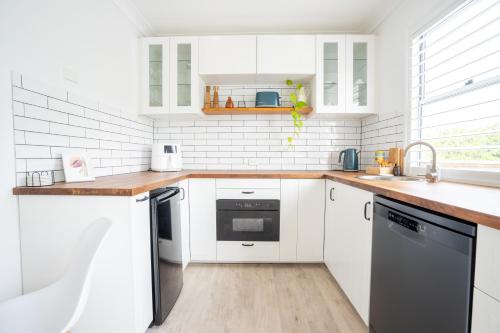 A cozinha ou cozinha compacta de Sea Breeze Apartment