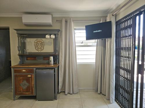 Η κουζίνα ή μικρή κουζίνα στο Bosveld In Die Stad 2 Guesthouse