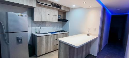 Кухня или мини-кухня в Apartamento Bello amazonia - Medellín
