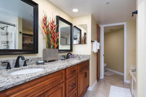Gambar di galeri bagi Immaculate Gated Community Condo - Just Across the Street from the Beach! condo di Fort Myers Beach