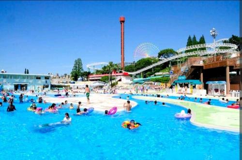 a group of people in the water at a water park at IIIハウス　ひらパーからすぐの３階建て一軒家　全寝室エアコン新調　wifi完備　旅行&ビジネス大歓迎 in Hirakata