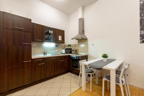 Dowtown Home in the Gozsdu Garden 1072 Budapest, 16 Dob utca kép - 3