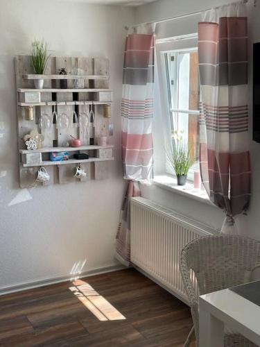 a room with a window and a table and a windowpect at Büschem Wohlfühlparadies in Lindlar
