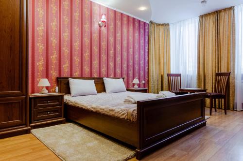 a bedroom with a bed and a table and chairs at Poznyakoff Aparthotel in Kyiv
