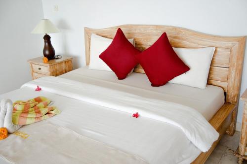 Postel nebo postele na pokoji v ubytování Alam Bali Beach Resort