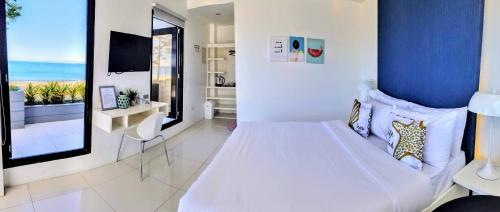 Katil atau katil-katil dalam bilik di Blue Coast Beach Hotel