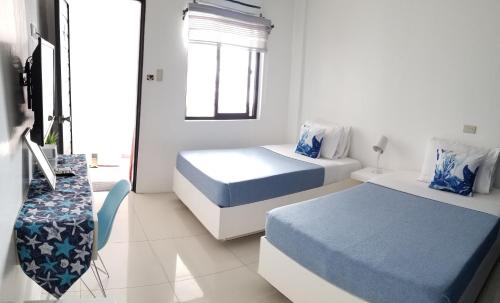 Katil atau katil-katil dalam bilik di Blue Coast Beach Hotel