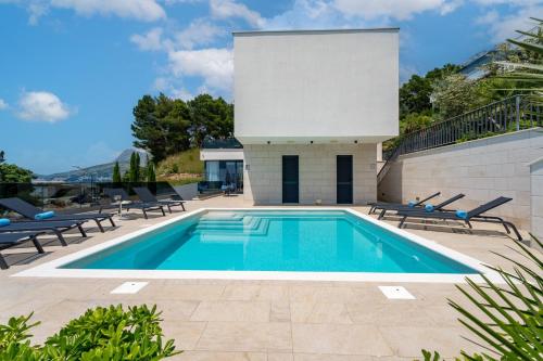 Luxury, seafront Villa Petra with heated pool only 50m from beach