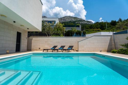 Luxury, seafront Villa Petra with heated pool only 50m from beach