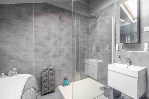 a bathroom with a shower and a sink and a toilet at Stylish 2-Bed House With Office And Private Garden in Windsor