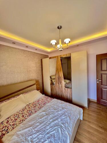 Cama o camas de una habitación en Ultra Luxury 3BR with Pools ,Sports ,Dining in Gated compound, Close to all sites