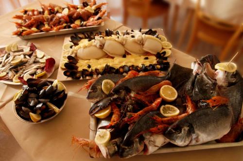 Makanan di atau berdekatan hotel
