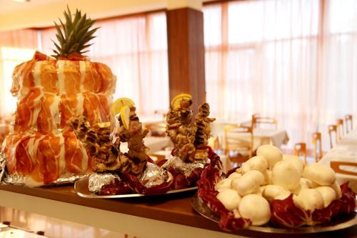 Makanan di atau berdekatan hotel