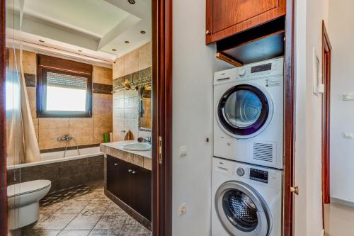 Ein Badezimmer in der Unterkunft Villa Acropolis Serres With Parking Next to Center