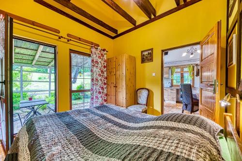 Cama o camas de una habitación en Głęboki Jar