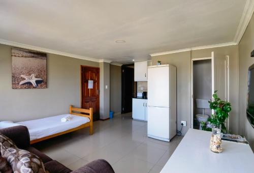 Dapur atau dapur kecil di Ballito Backpackers