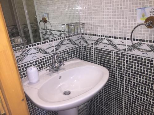 a bathroom with a white sink and a mirror at Cottage de La Mothe in Marnac