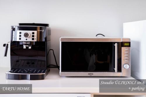 a microwave and a coffee machine on a counter at University City Heart, Tartu Home in Tartu