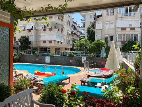 The swimming pool at or close to Cleopatra King Apart