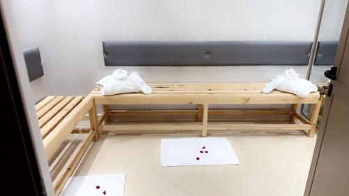 Ein Bett oder Betten in einem Zimmer der Unterkunft Royal Mirage Fes Hotel