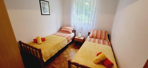Postel nebo postele na pokoji v ubytování Apartments Pavlakovic by El-Pi Tours