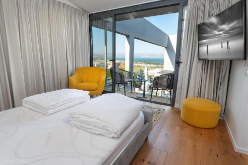 a bedroom with a bed and a view of the ocean at Iwo's - וילה איוו - מדהימה ויוקרתית עם בריכה פרטית ונוף מטורף לכנרת in Migdal