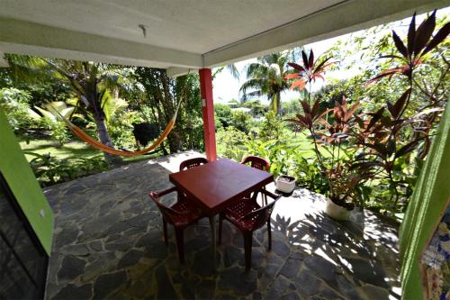 a table and chairs on the porch of a house at Windy View Guest House in Providencia