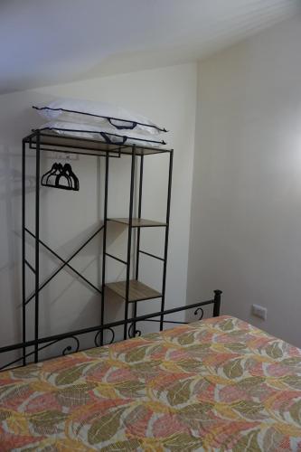a room with a bed and a shelf in a room at SAILA Monolocale SATURNO in Attigliano