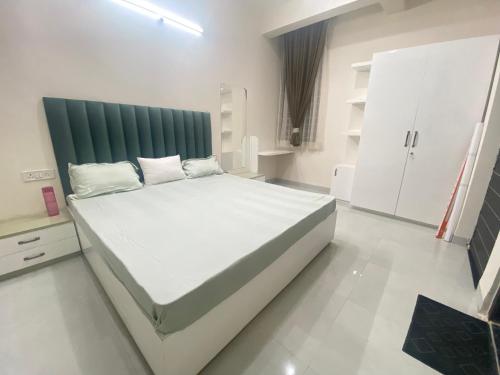 Ένα ή περισσότερα κρεβάτια σε δωμάτιο στο Ananda Nilayam Nisarg Farms