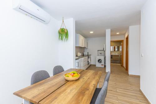 a kitchen and dining room with a wooden table and chairs at Ilha Natura in Santana