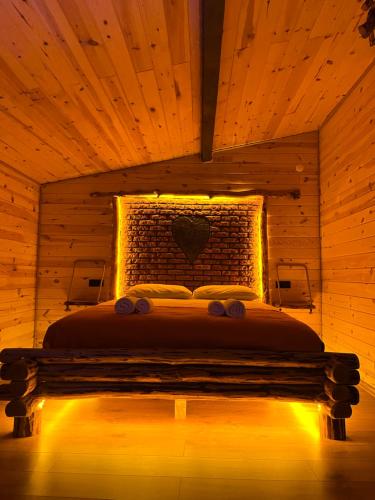 a bedroom with a bed in a wooden room at Vadilife suit in Çamlıhemşin