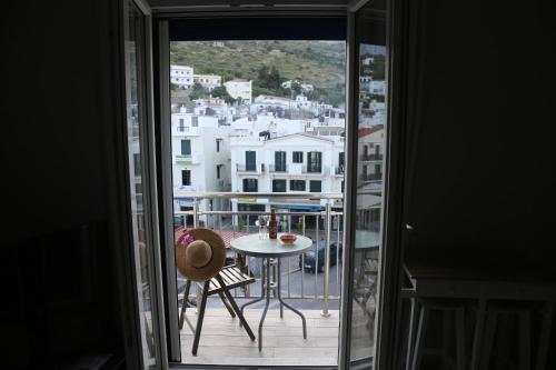 Un balcón o terraza en AKTI Apartment