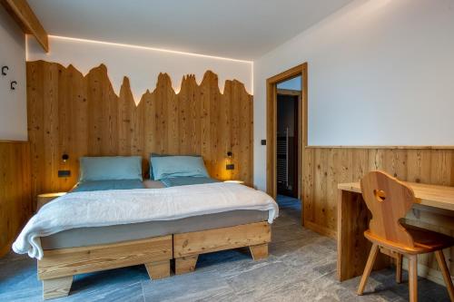 Postel nebo postele na pokoji v ubytování Dolomites Chalet Wolf