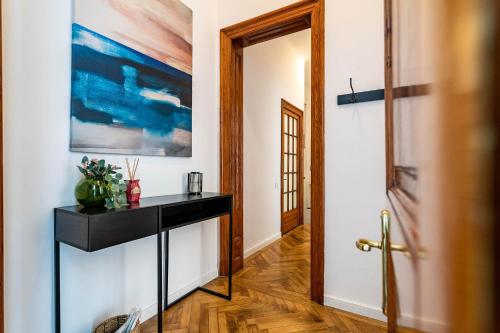 2BR Blue Cloud in the Centre