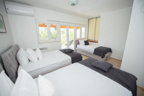מיטה או מיטות בחדר ב-Villa Kosor Spring
