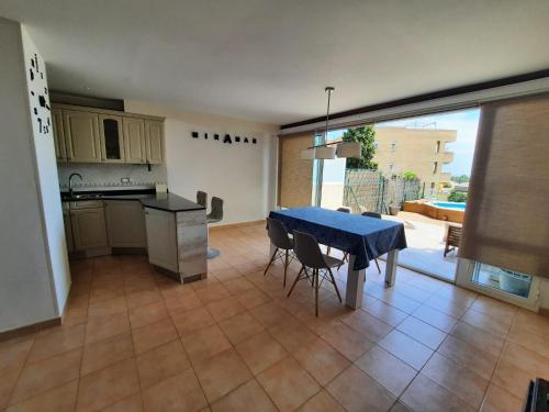 Kuchyň nebo kuchyňský kout v ubytování Apartamento El Crancs