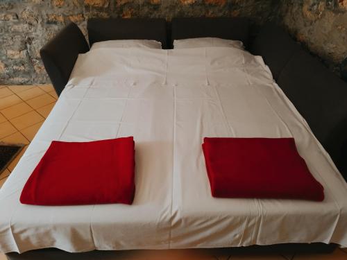 Postel nebo postele na pokoji v ubytování Appartement in einem dalmatischen Haus in Novigrad-Dalmatien neben Zadar