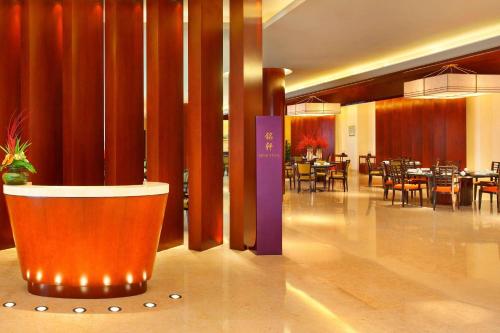 Restoran atau tempat lain untuk makan di The St. Regis Sanya Yalong Bay Resort