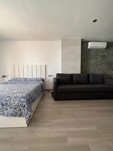 Studio Monserrate H