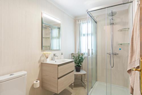 Apartment Oceanic Breeze Share Pool by PVL