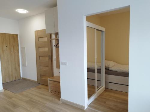 a bedroom with a mirror and a bed at nowy apartament in Ciechocinek