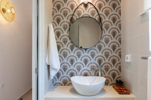 a bathroom with a sink and a mirror at Eleftheria Studios in Balíon